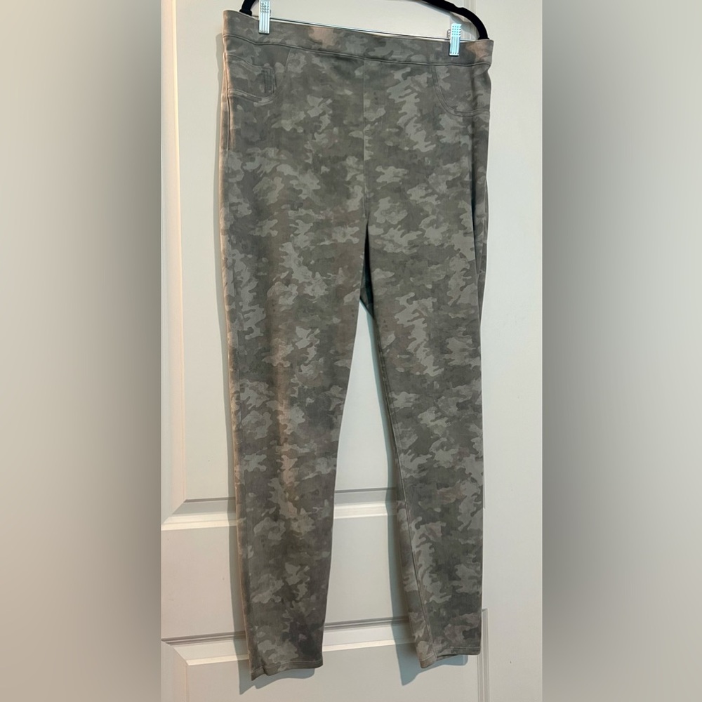 SPANX Gray Camouflage Leggings